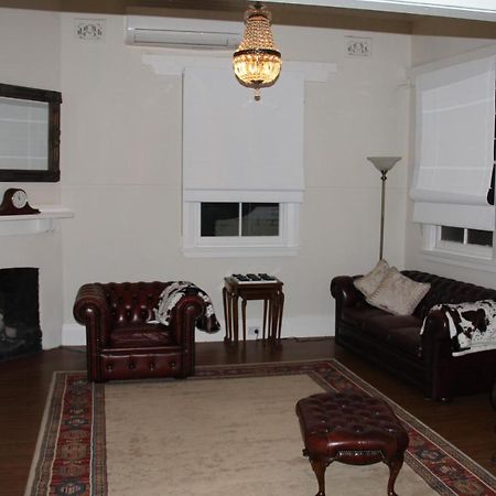 Mentor Chambers Apartment Bed & Breakfast West Wyalong Exteriör bild