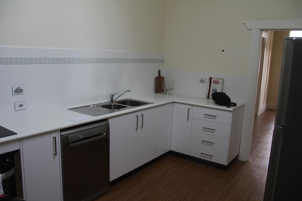 Mentor Chambers Apartment Bed & Breakfast West Wyalong Rum bild