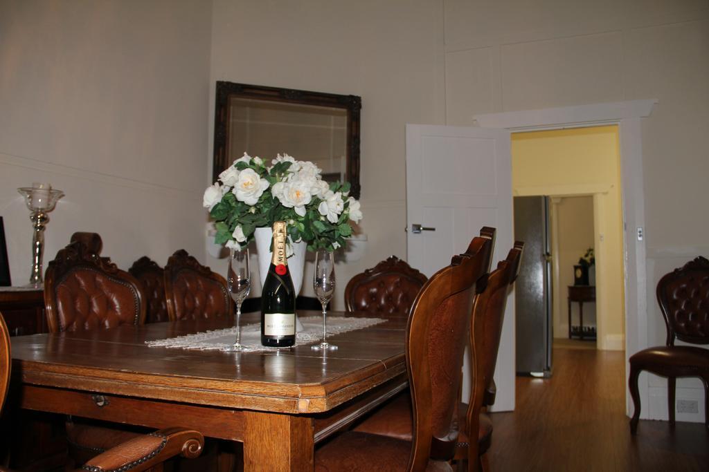 Mentor Chambers Apartment Bed & Breakfast West Wyalong Exteriör bild